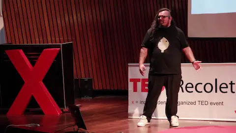 Fabricando Oportunidades | Jonatan Ariste | TEDxRecoleta